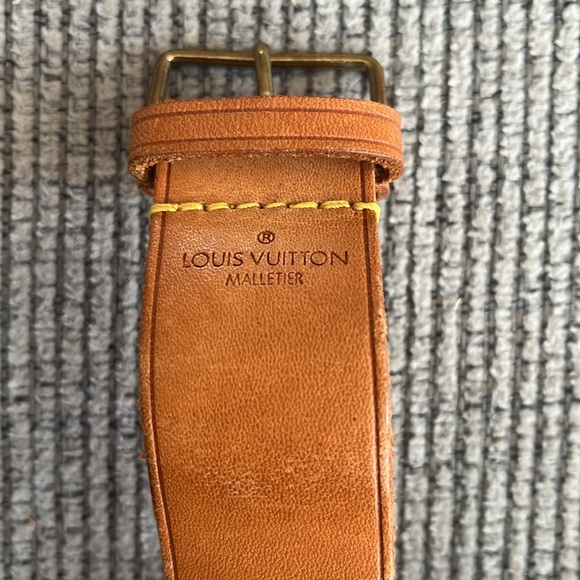 Louis Vuitton luggage tag and poignet set - Picture 2 of 14